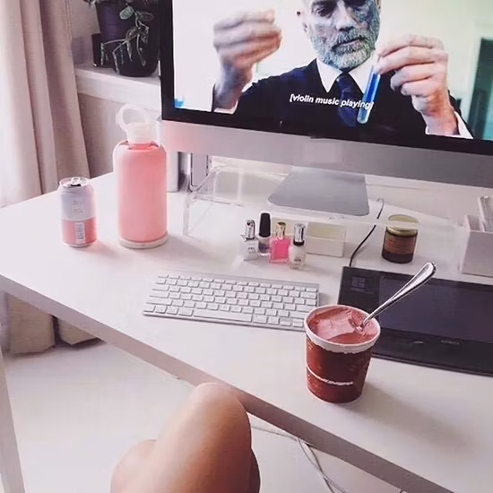 Soporte de acrílico transparente para Monitor de ordenador, logotipo personalizado, soporte de acrílico para pantalla de TV, impresora portátil, medios